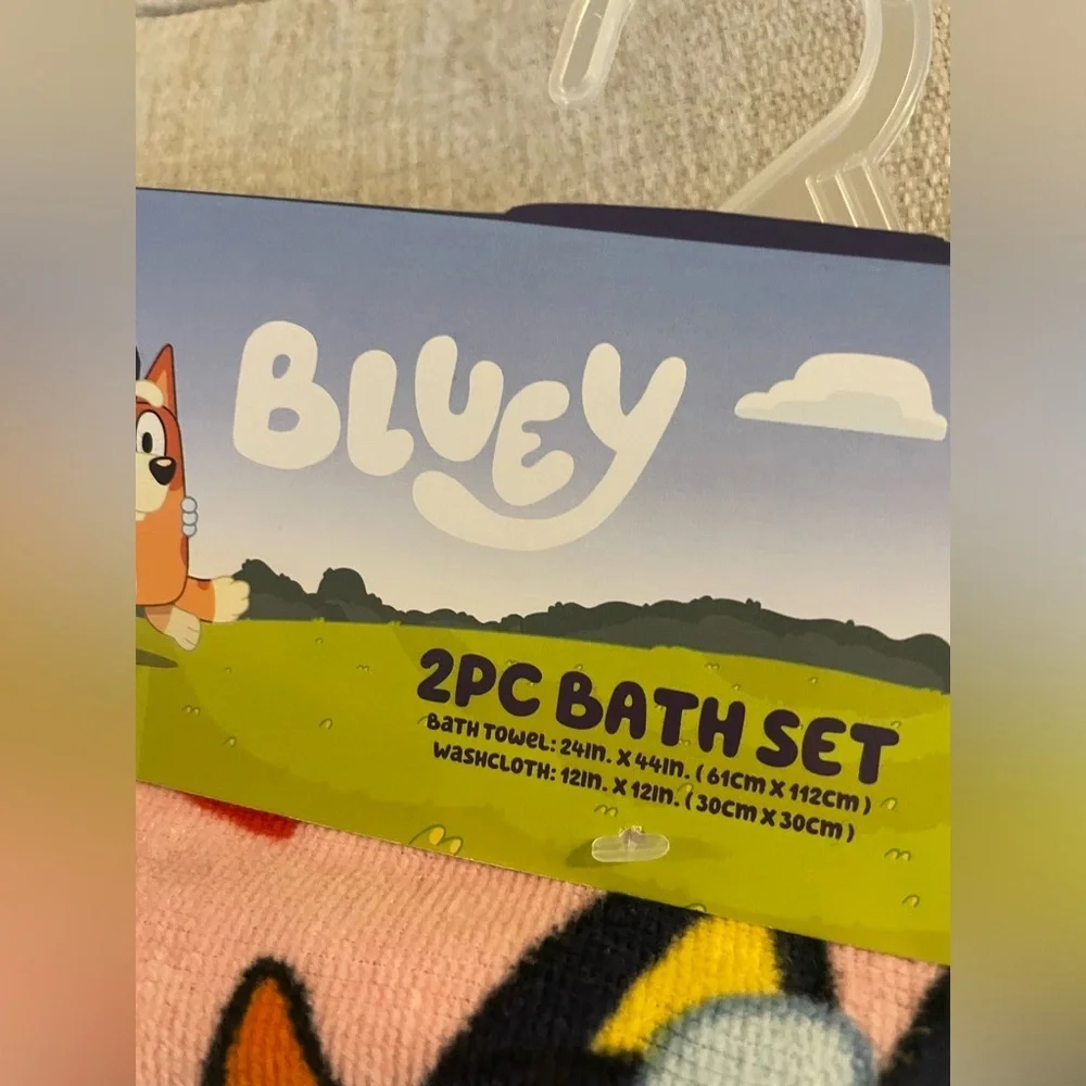 NWT Bluey and Bingo Valentines Day Bath Towel Set